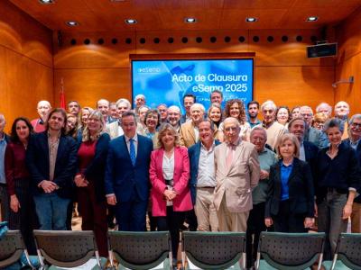 Foto de familia del acto de clausura del curso de eSemp