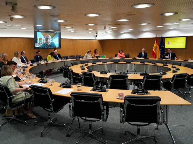 Un instante de la Reunión de Inclusión Financiera celebrada en el Ministerio de Economía Comercio y Empresa.