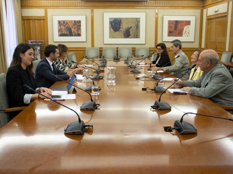 Un instante de la reunión celebrada en el Ministerio de Derechos sociales