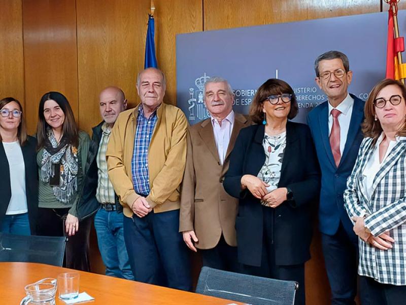 Foto de familia de los participantes en el encuentro