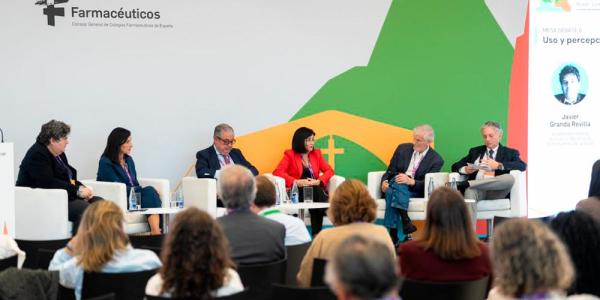Participantes en la mesa de debate del Congreso Nacional Farmacéutico