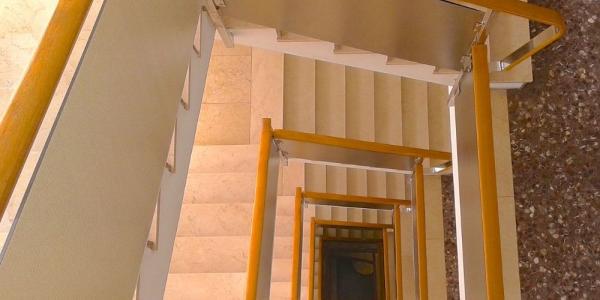 Hueco de una escalera de vecinos