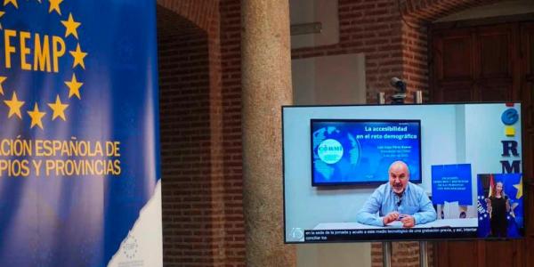 Luis Cayo Pérez Bueno durante su intervención en la jornada de la FEMP
