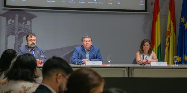 Mesa de ponentes en el encuentro Iberoamericano