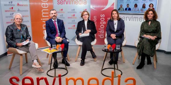 Participantes en la mesa redonda de Servimedia
