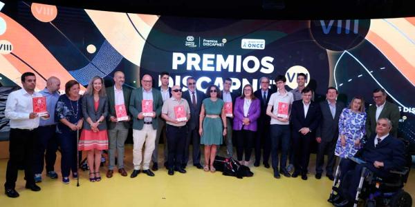 Foto de familia con los premiados