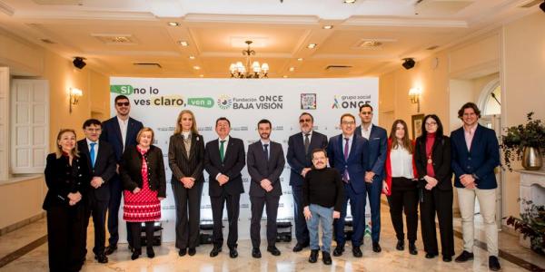 Foto de familia de la presentación de la Fundación ONCE Baja Visión