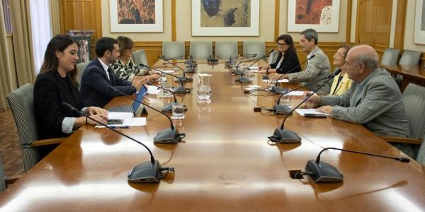 Un instante de la reunión celebrada en el Ministerio de Derechos sociales