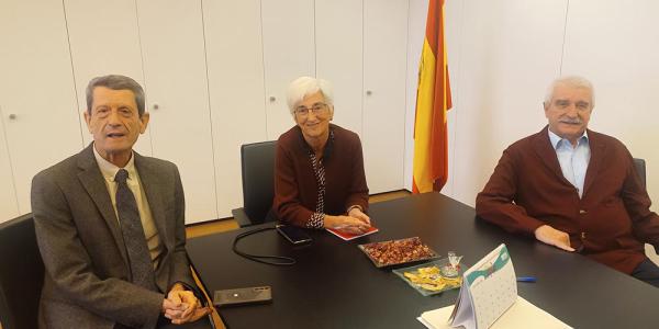 Jesús Norberto Fernández, María José Segarra y Miguel Ángel Cabra de Luna durante la reunión