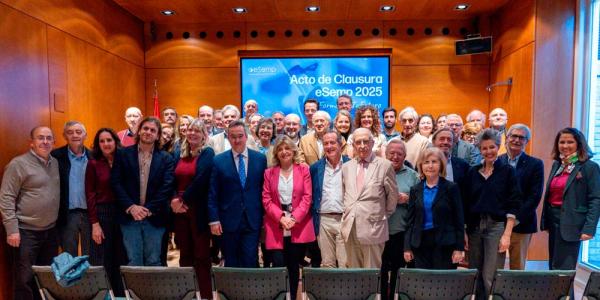 Foto de familia del acto de clausura del curso de eSemp